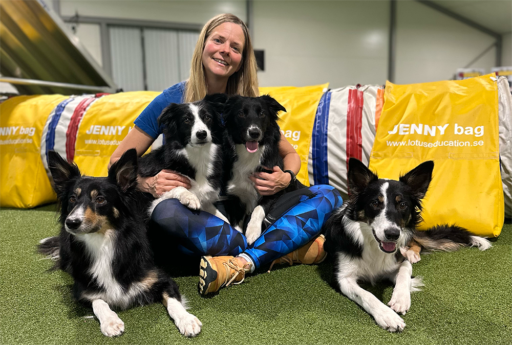 Jenny med hundar_2025.png
